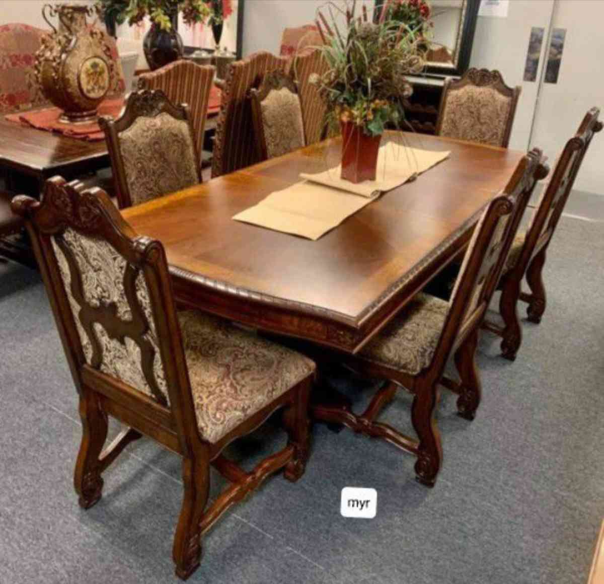 Brown formal extendable diningroom set table chairs comedor - Austin, Texas
