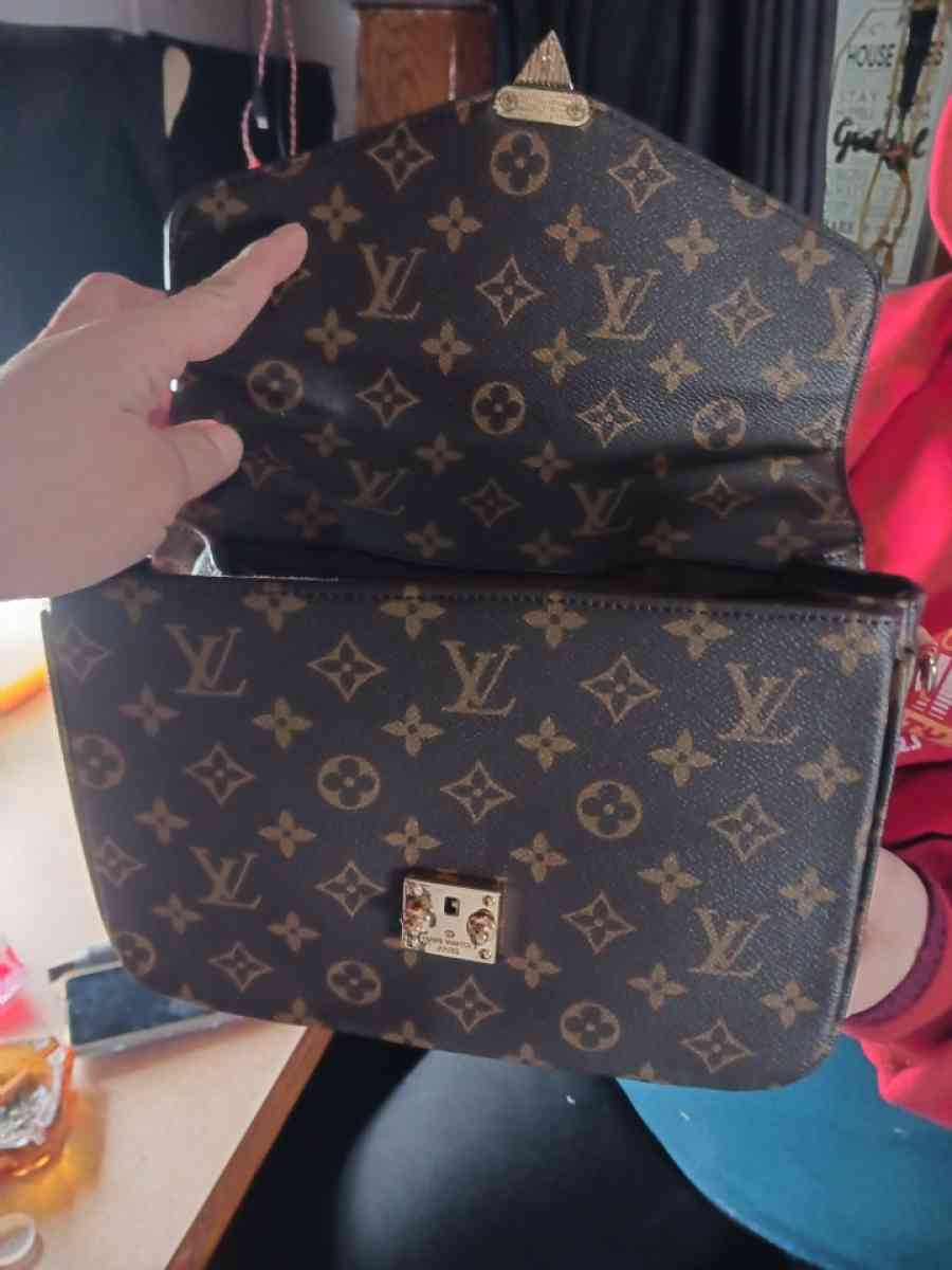 LV purse - Kansas City, Missouri - FleaMarketBay