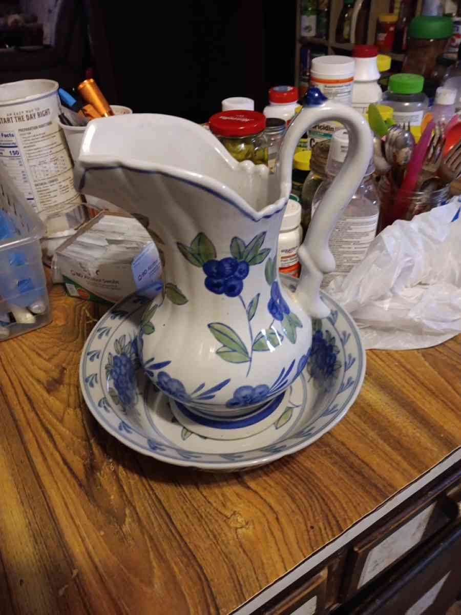 pitcher and bowl made in China - Auburn, Georgia - FleaMarketBay