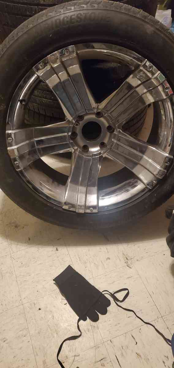 Im selling 22s they came off of my Chevy avalanche  full set - Oklahoma City, Oklahoma