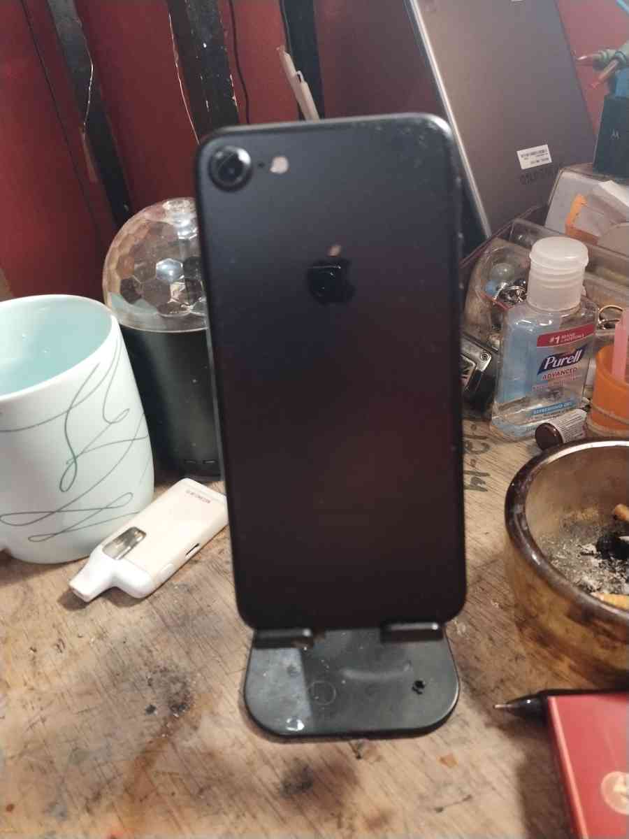 I phones - Adamsville, Ohio - FleaMarketBay