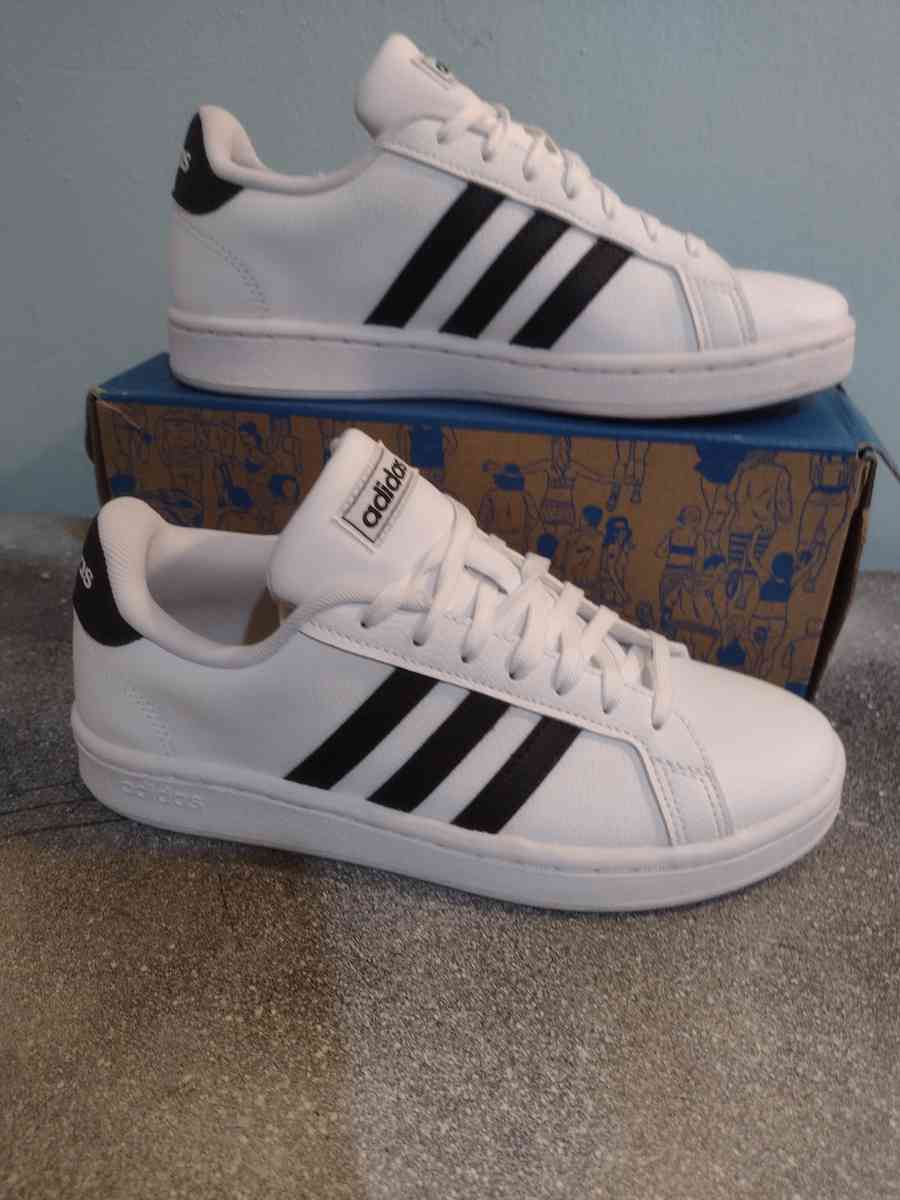 Adidas Grand court cloud shoes - Hampton, Virginia - FleaMarketBay