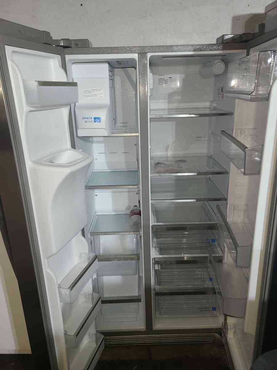 2023 Side by Side Stainless Steel Frigidaire Refrigerator - Phoenix, Arizona - FleaMarketBay