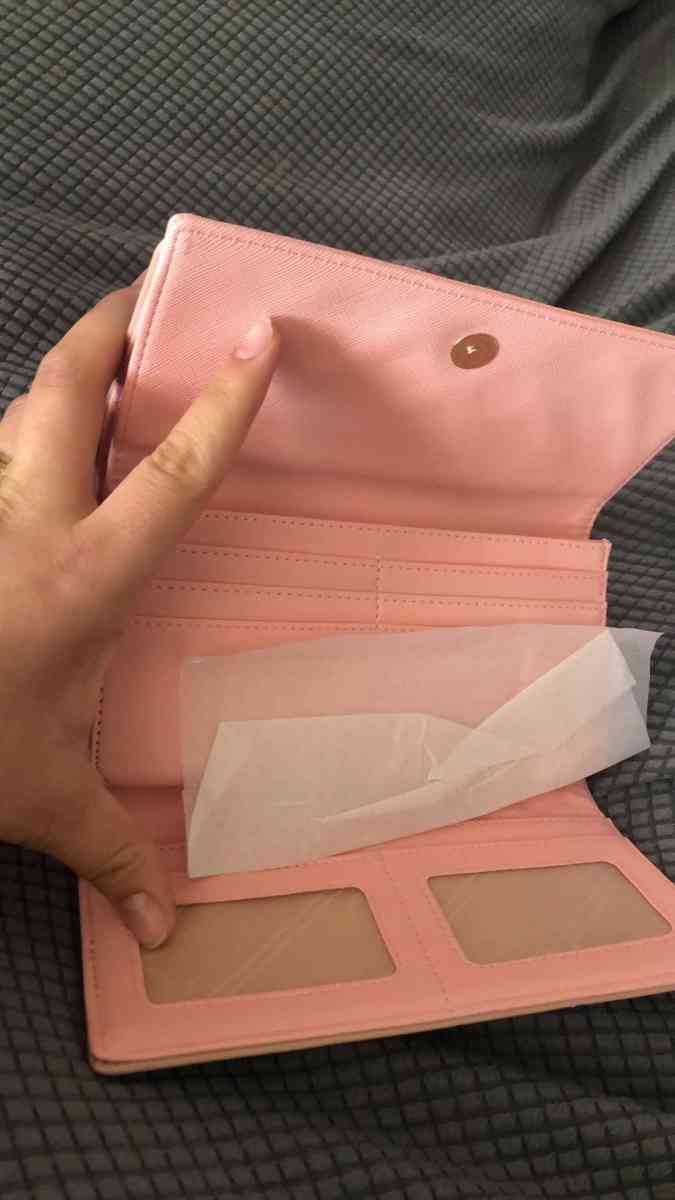 womans wallet - Fairfax, Virginia - FleaMarketBay