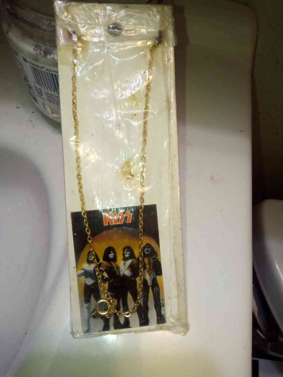 VINTAGE KISS ACE FREHLEY 50TH ANNIVERSARY SIGNATURE NECKLACE - Aberdeen, Washington - FleaMarketBay