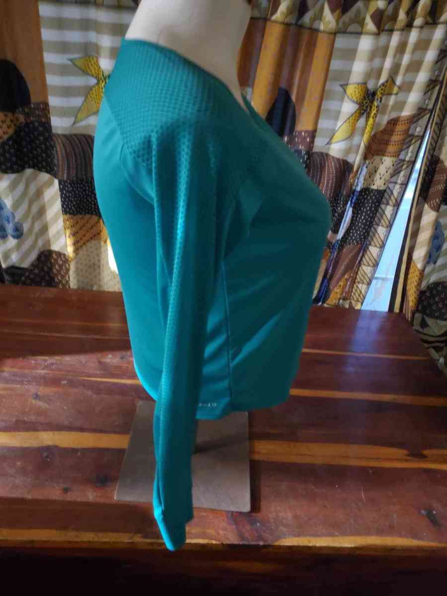 Nike size medium dry fit turquoise shirt bust 36 inches - Altoona, Alabama - FleaMarketBay