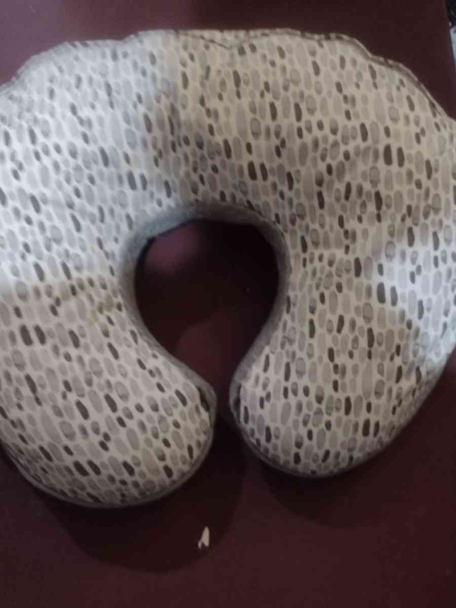 boppy nurseing pillow