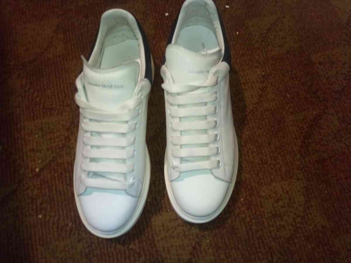 Alexander McQueen size 9 - Elkton, Maryland