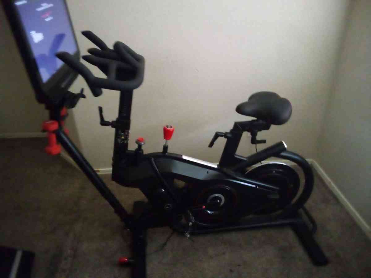 Bowflex velocore exercise bike w Lean technology - Avondale, Arizona - FleaMarketBay