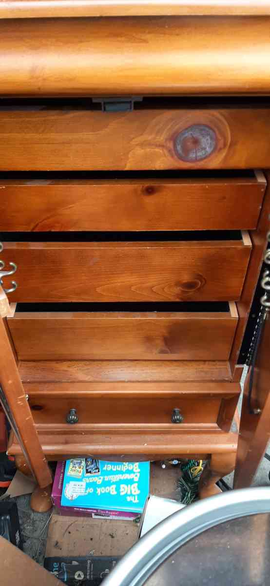 jewrly cabinet - Indianapolis, Indiana - FleaMarketBay