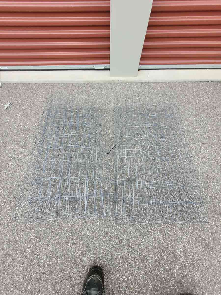 wire fencing - Waynesville, Ohio - FleaMarketBay