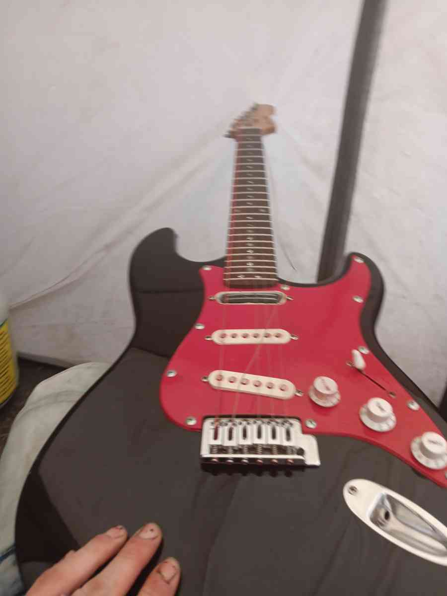 gutiars - Galion, Ohio - FleaMarketBay