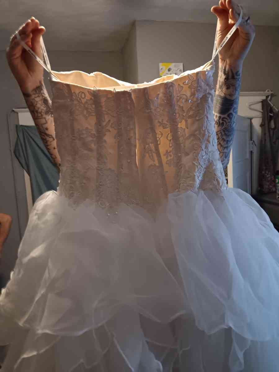 wedding dress - Roanoke, Virginia - FleaMarketBay