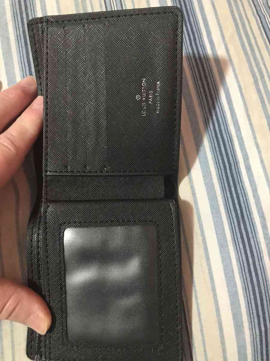 mens wallet - Fairfax, Virginia - FleaMarketBay