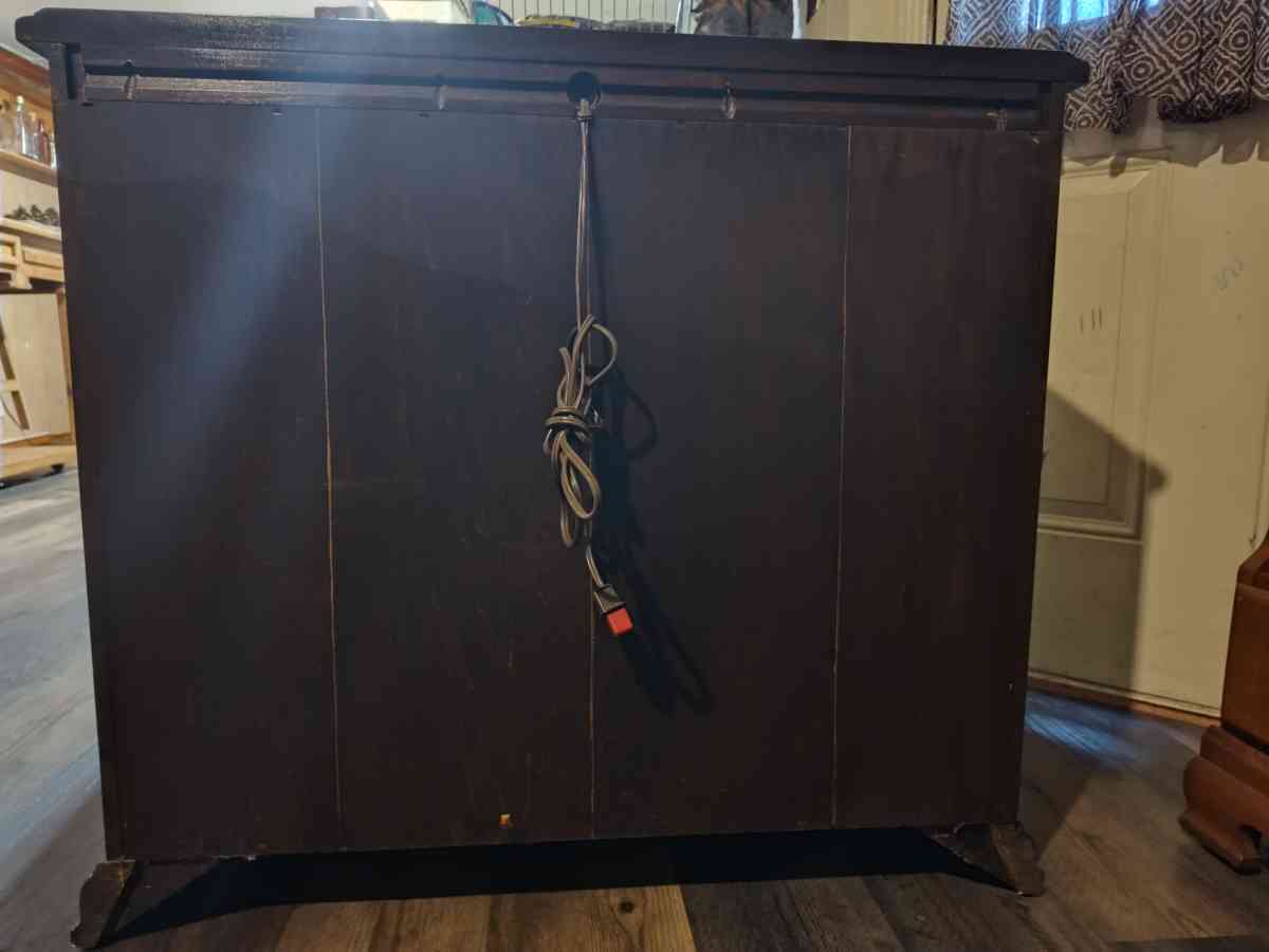 Lighted Display Cabinet - Bacliff, Texas - FleaMarketBay