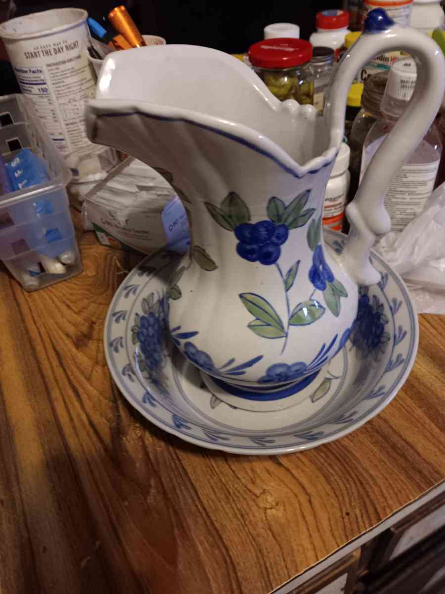 pitcher and bowl made in China - Auburn, Georgia - FleaMarketBay