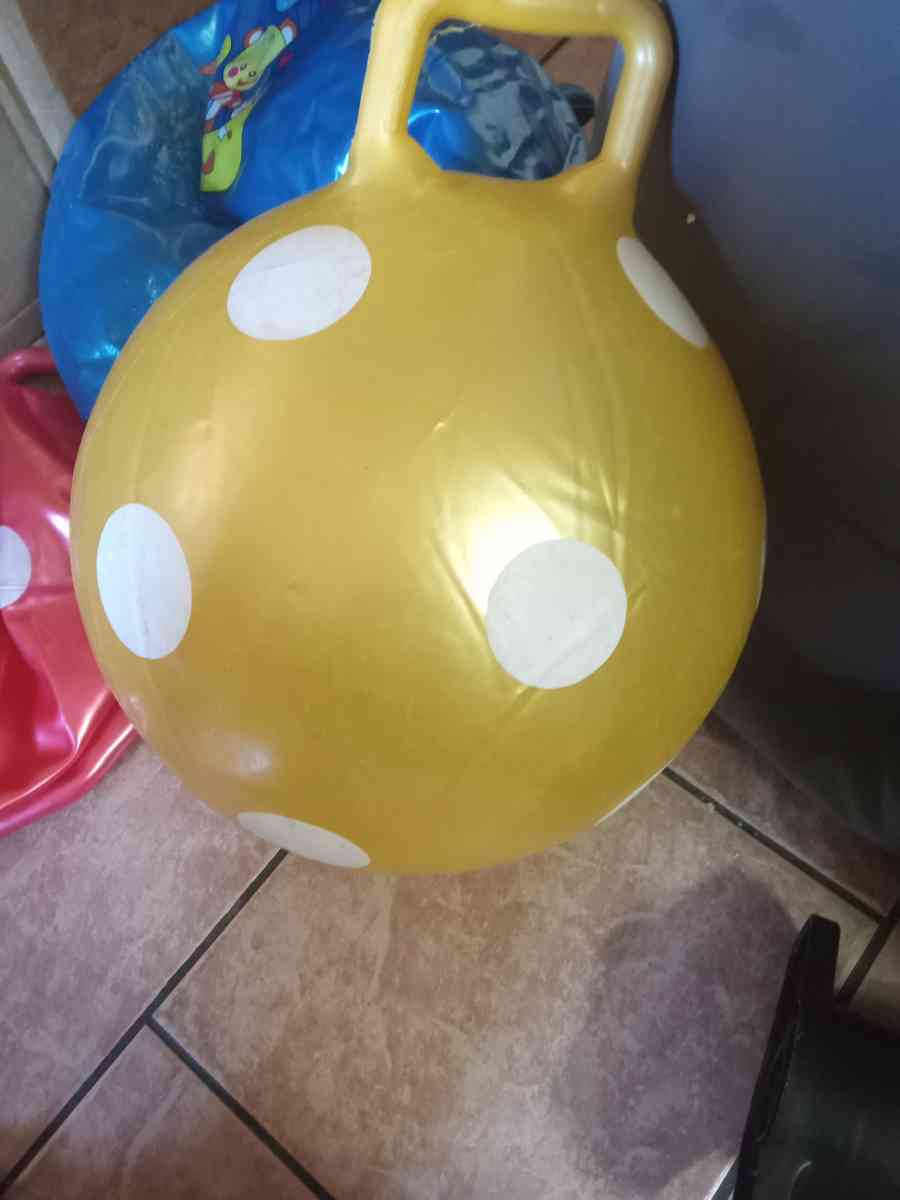 kids bouncy balls - Gastonia, North Carolina - FleaMarketBay
