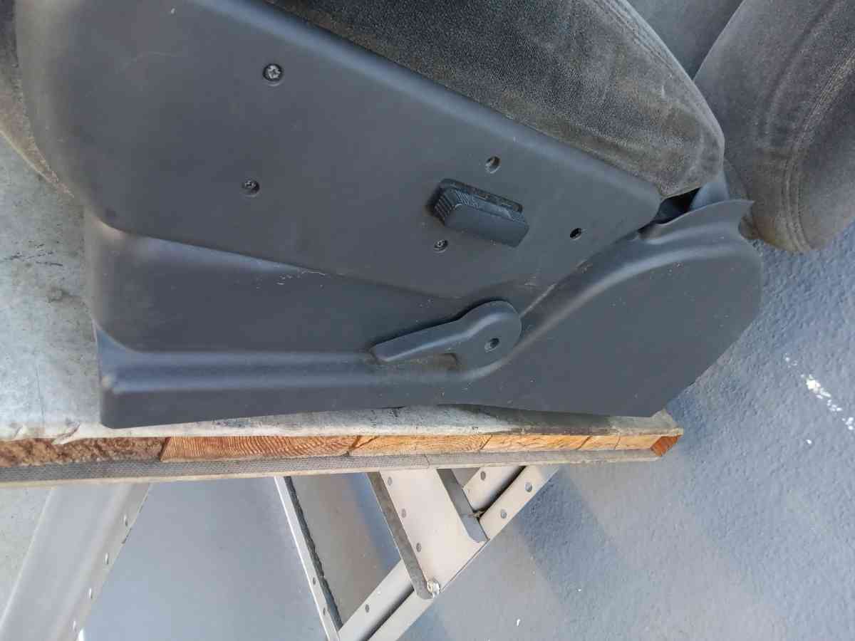 front seats Chevy truck 2 asientos ELCTRICOS Y CON CODERA - Ontario, California - FleaMarketBay