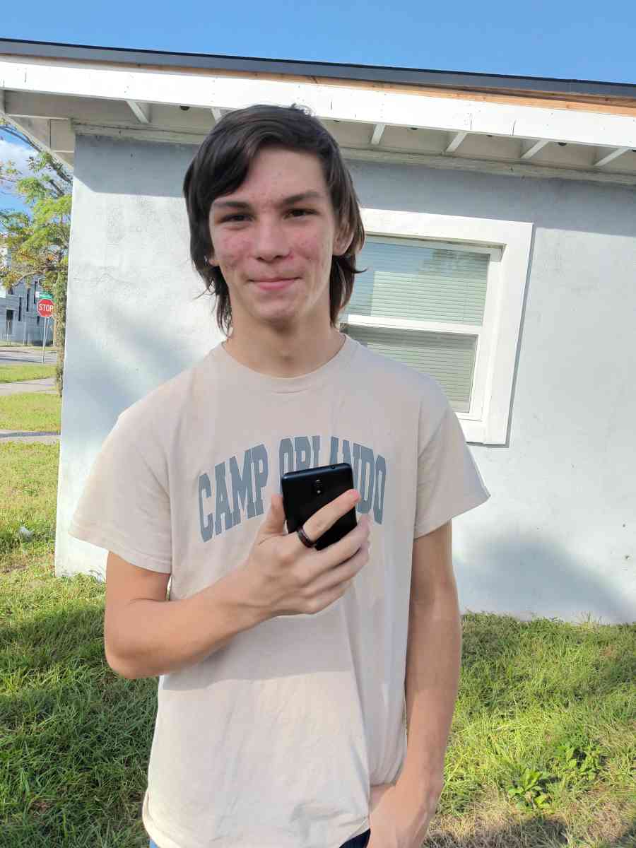 free SafeLink wireless phones - Winter Park, Florida - FleaMarketBay