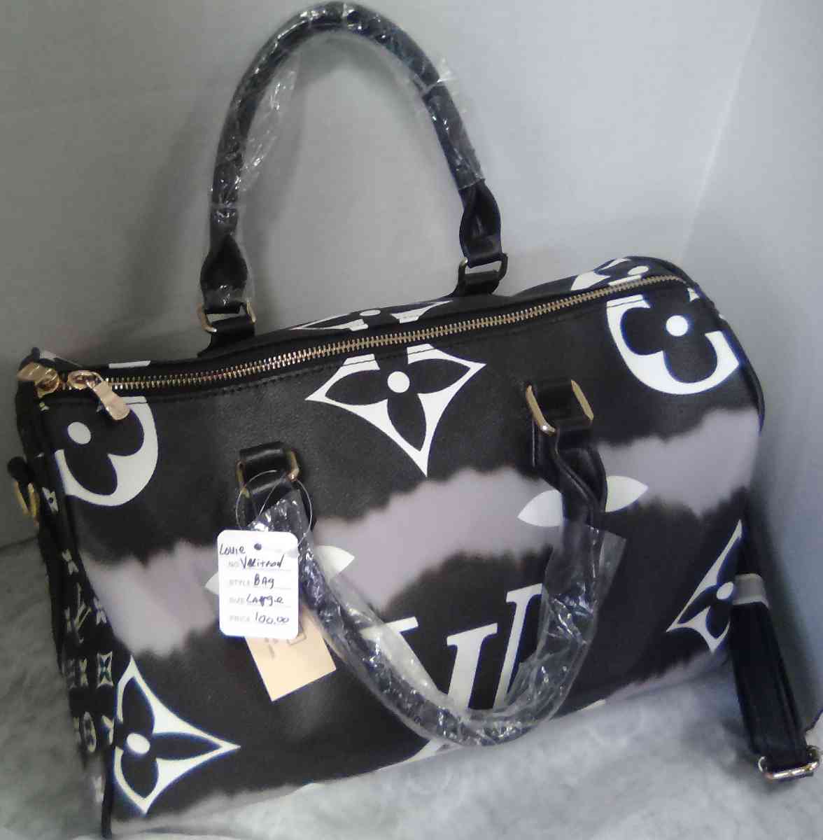 Women Name Brand Purses - Radcliff, Kentucky