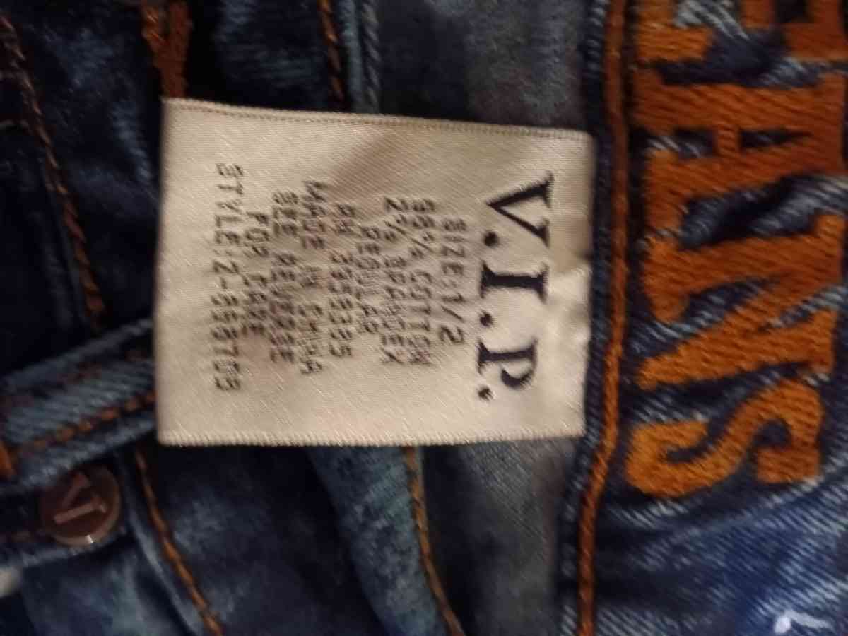 ladies ripped jeans cute - Winter Park, Florida - FleaMarketBay