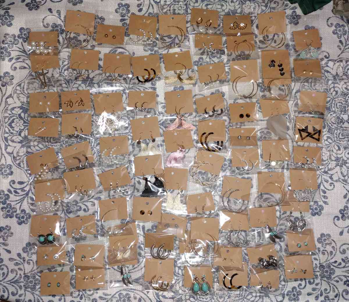 Handmade and costume jewelry - Silver Springs, Florida - FleaMarketBay