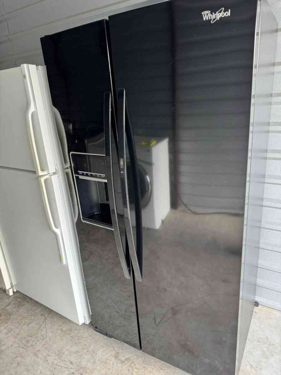 Black Side by side whirlpool refrigerator DelivereyAvailab - Lakeland, Florida - FleaMarketBay