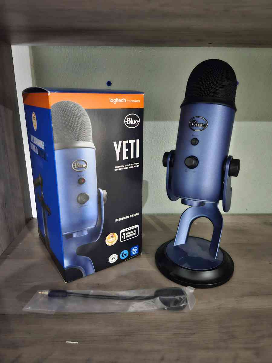Blue Yeti USB Microphone Midnight Blue Like New - Miami, Florida