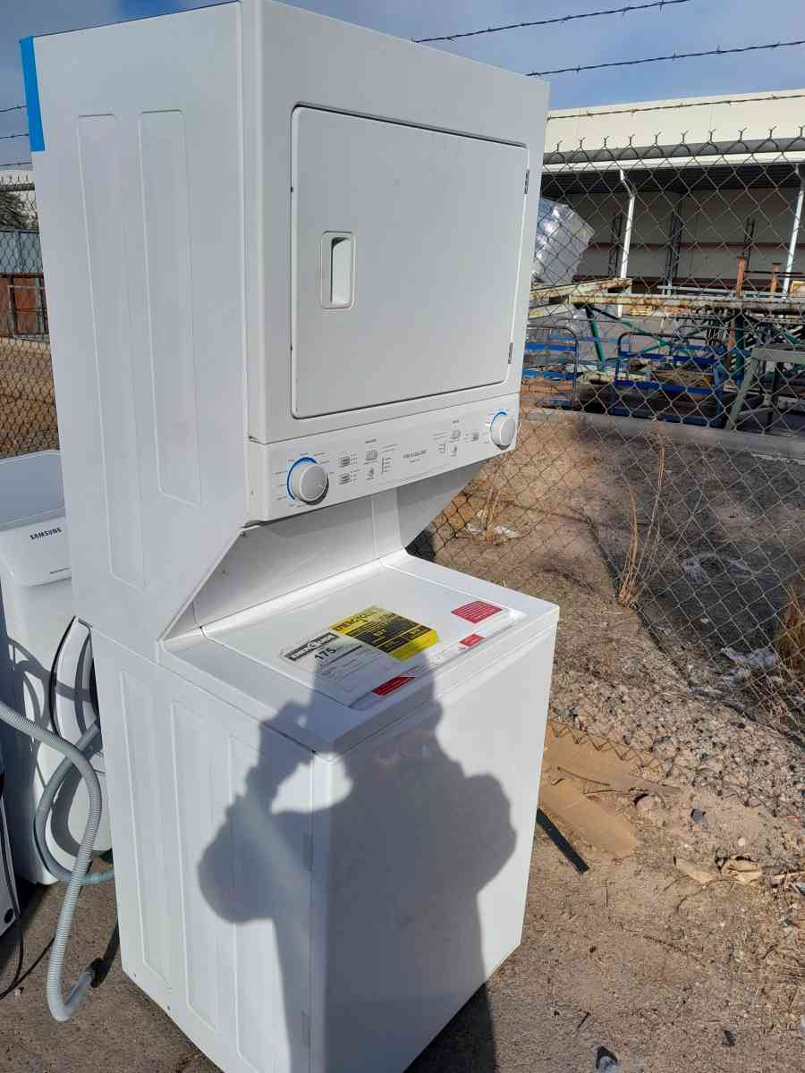 STACK UNIT WASHER DRYER ELECTRIC GAS MODEL FRIGIDAIRE 2022 - Alpine, Arizona - FleaMarketBay