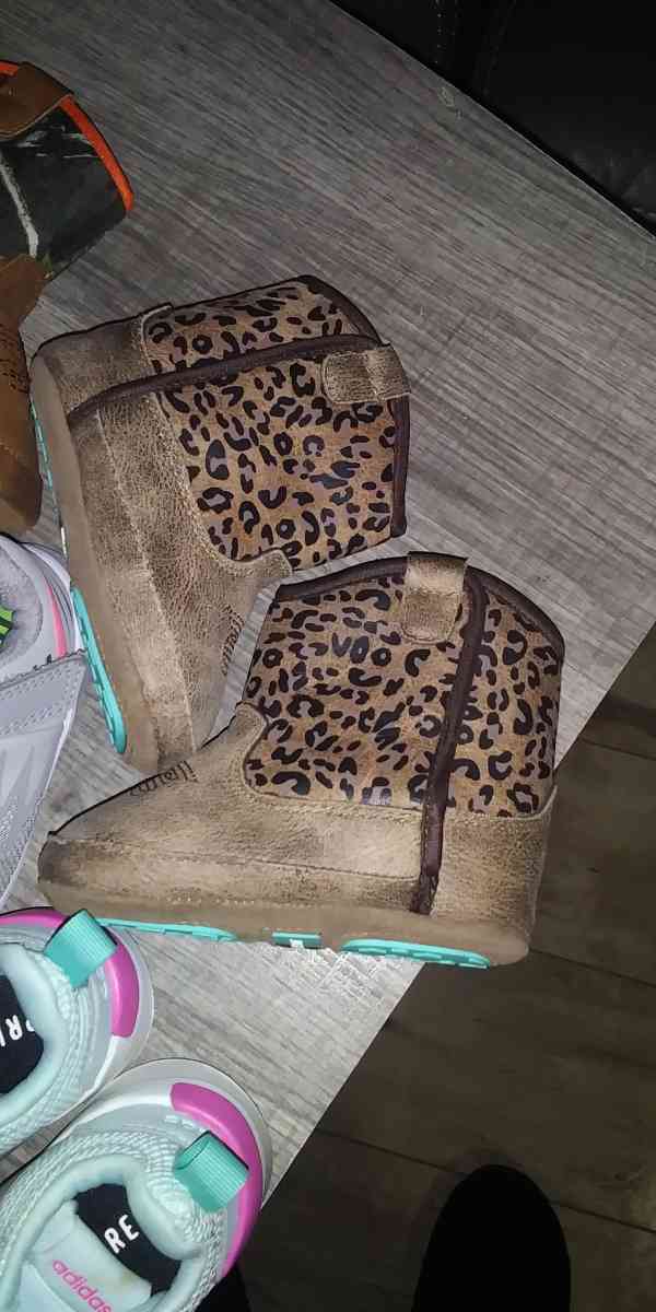 baby Boots and shoes 10 each - Dalton, Georgia - FleaMarketBay