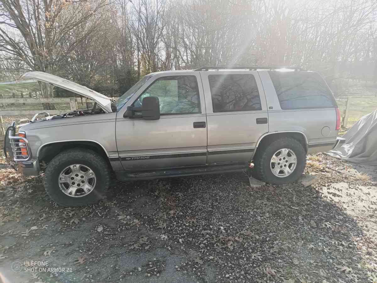 1999 Chevy Tahoe 30k miles on engine needs transmission - Midway, Kentucky - FleaMarketBay