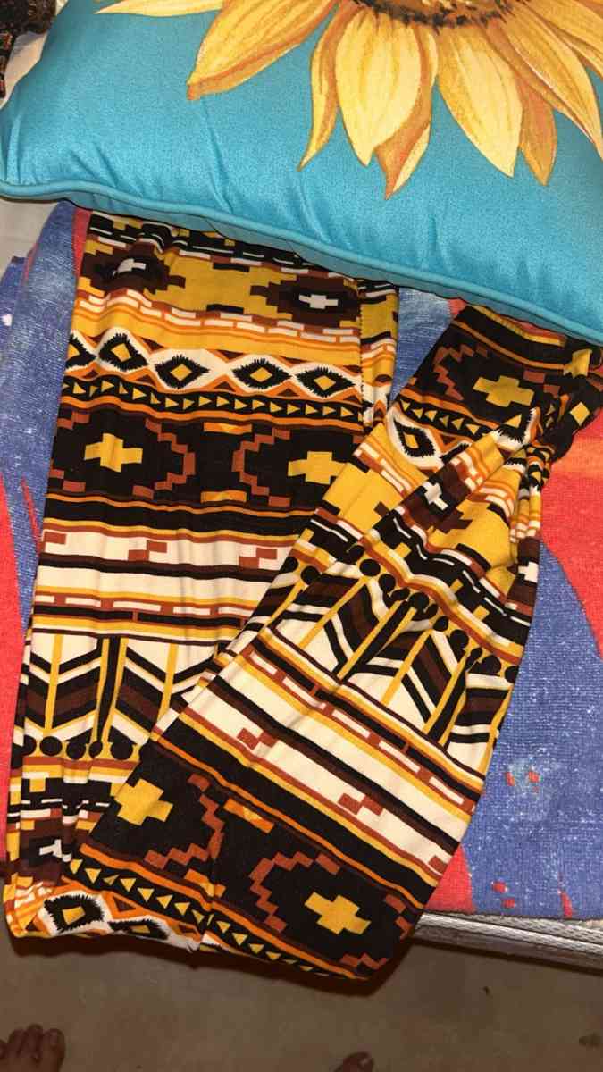 4 Pairs of Leggings - Texarkana, Arkansas - FleaMarketBay