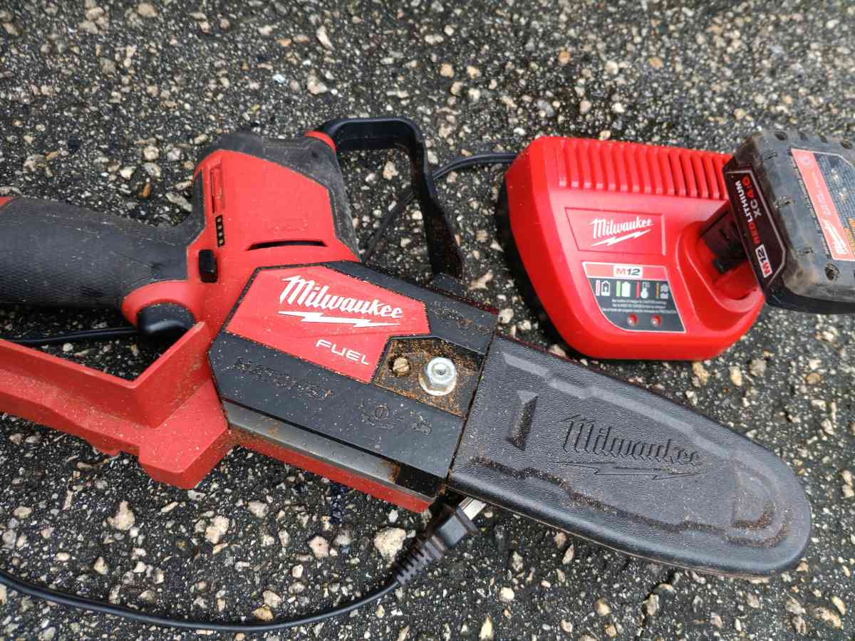 chainsaw mini battery and charger - Hallandale, Florida