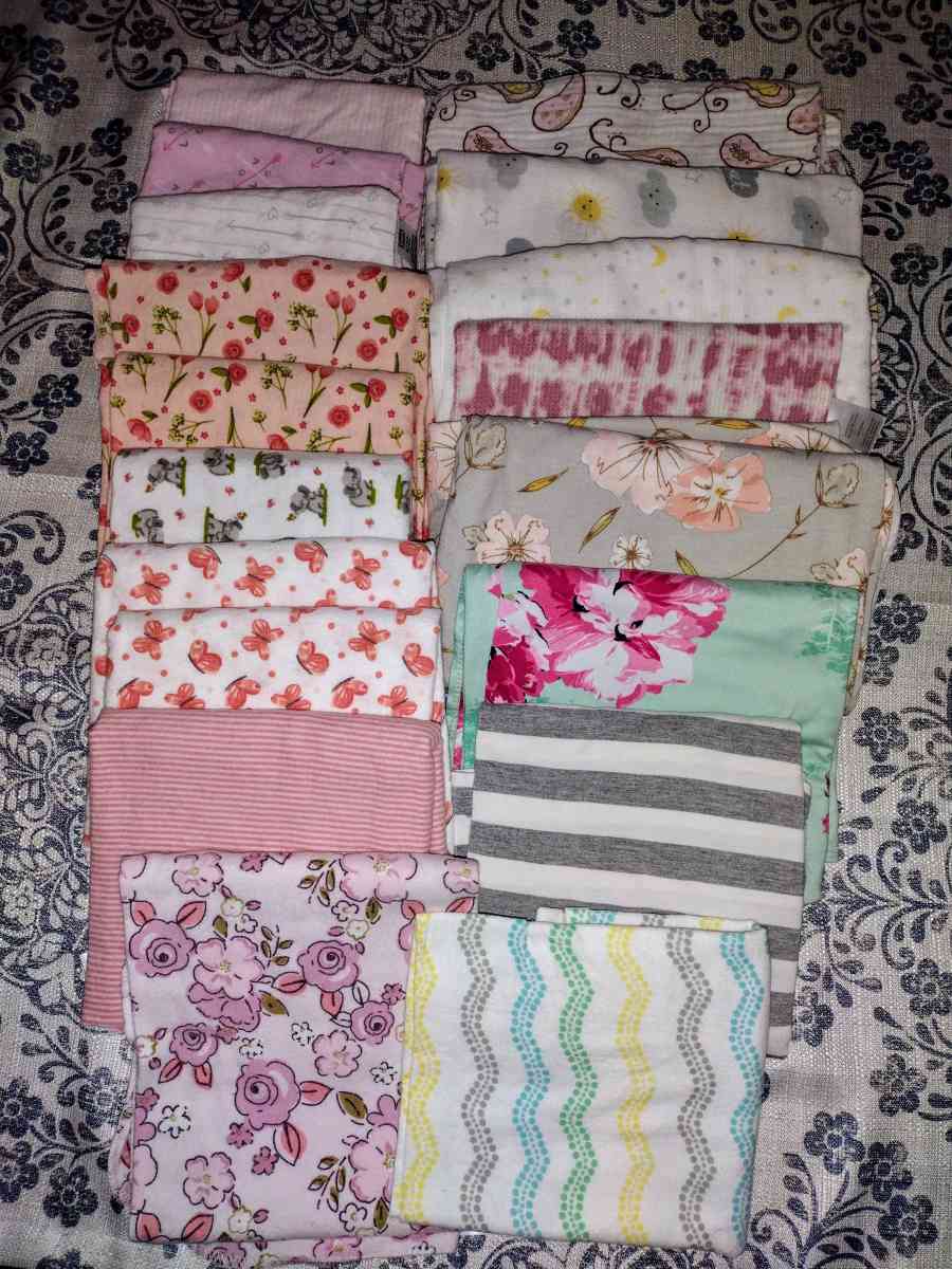 Bows Bibs Blankets  More - Ocklawaha, Florida - FleaMarketBay