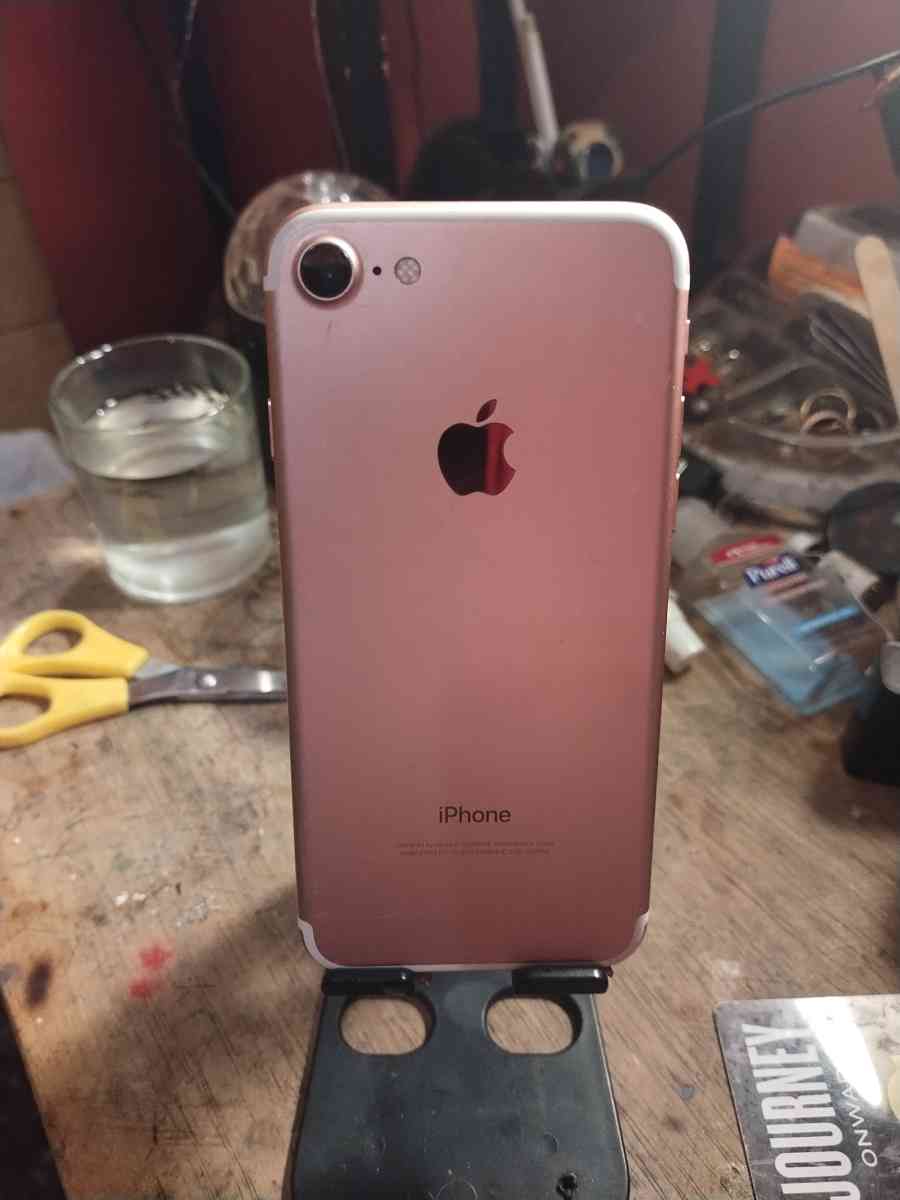 I phones - Adamsville, Ohio - FleaMarketBay