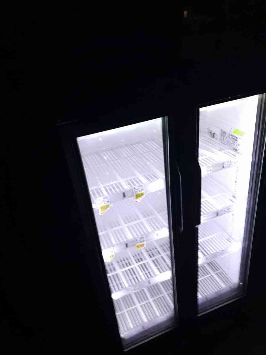 COOLER EXCELLENT CONDITION 8 YERS OLD IVE RECHECK WORKING - Alpine, Arizona - FleaMarketBay