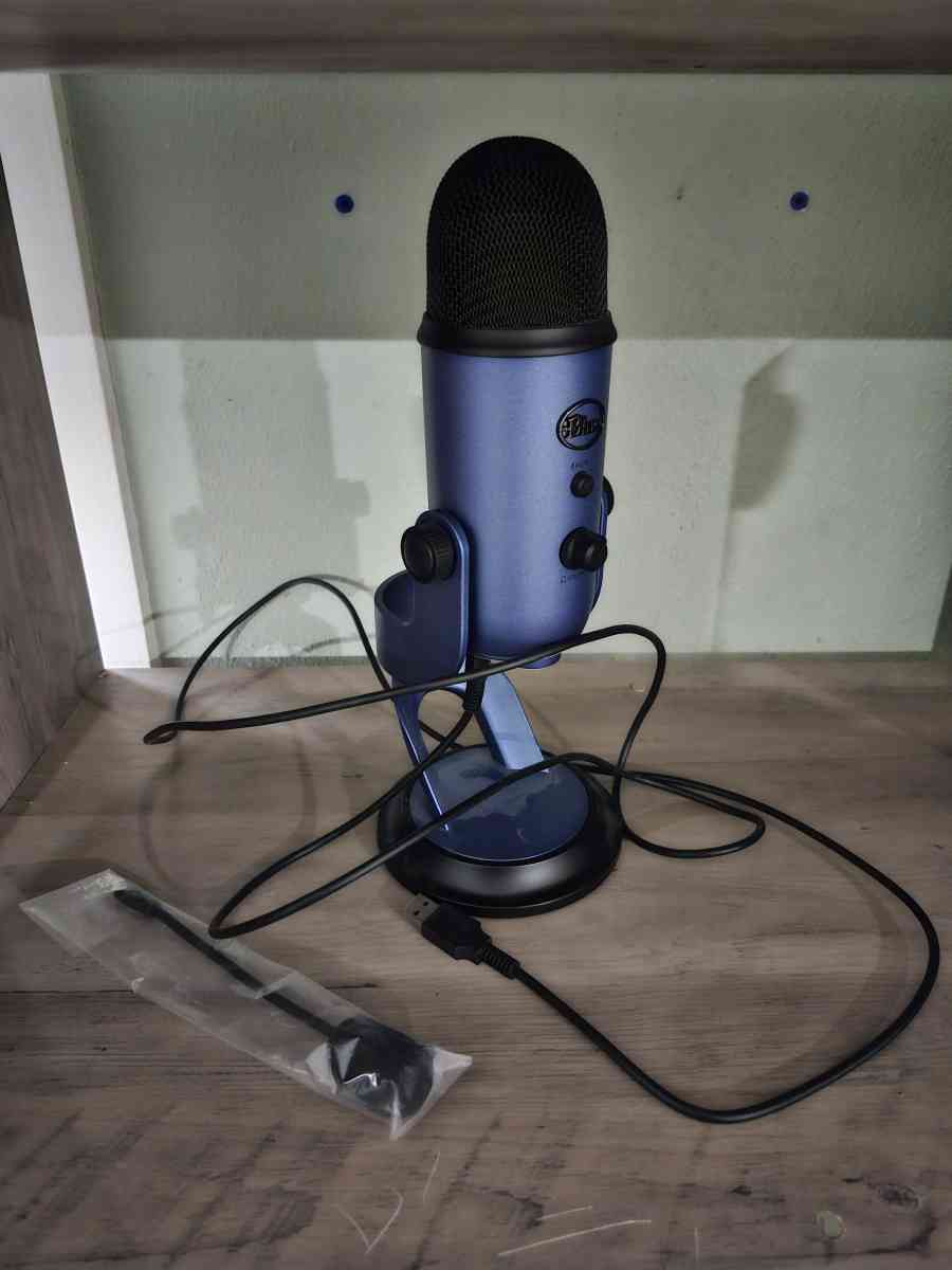 Blue Yeti USB Microphone Midnight Blue Like New - Miami, Florida - FleaMarketBay