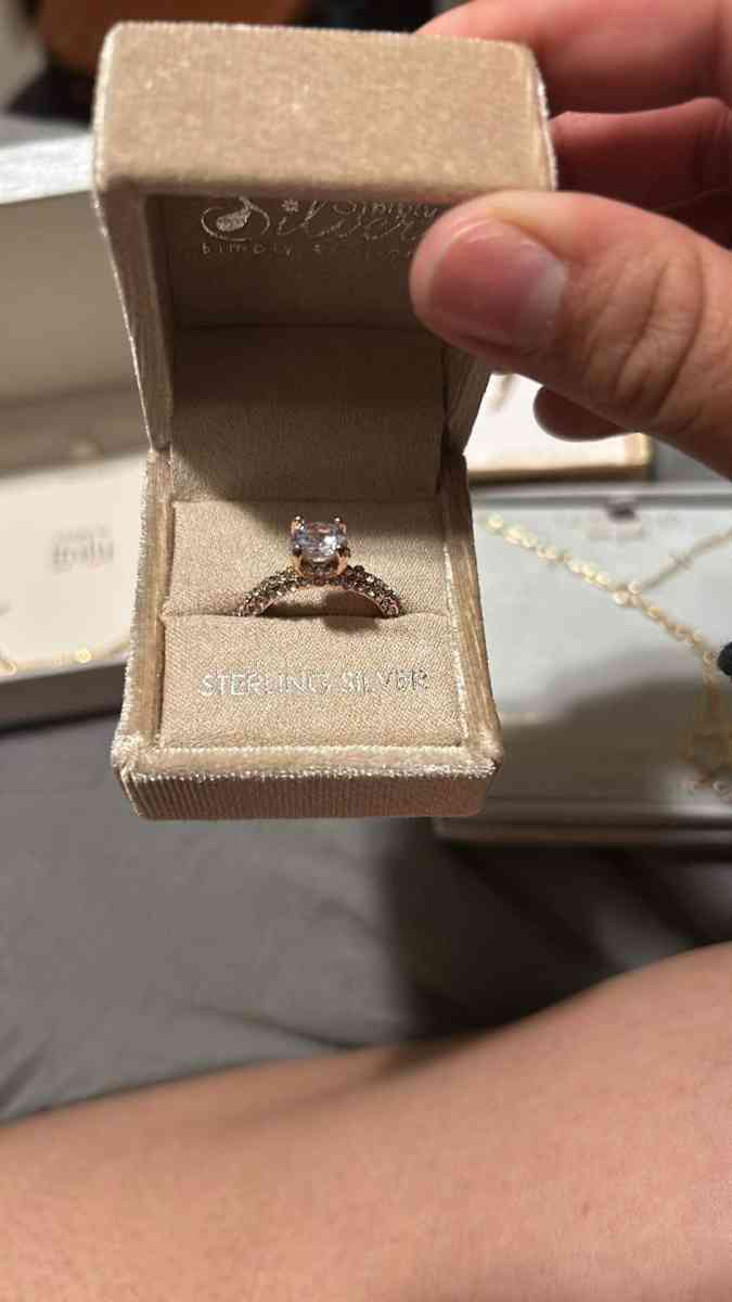 womans ring - Fairfax, Virginia