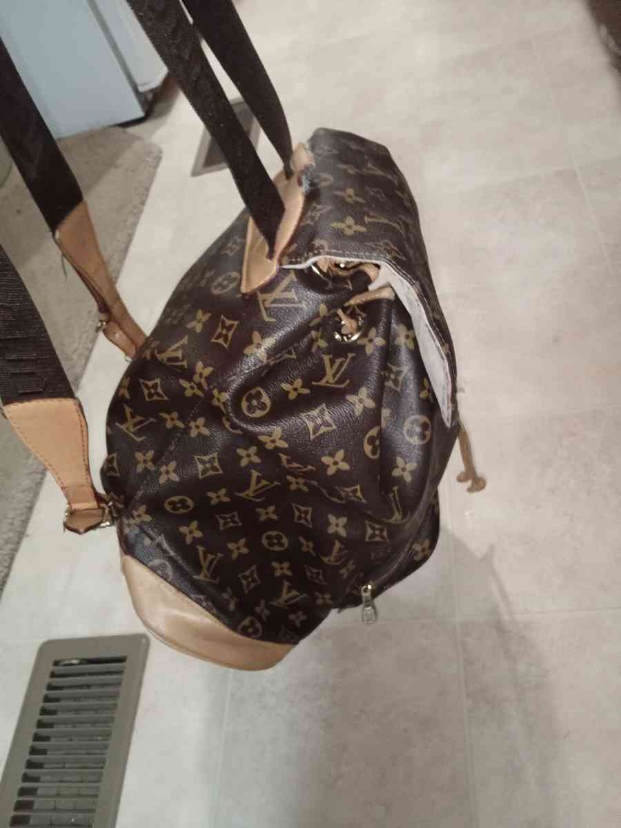 Louis Vuitton bag - Batesville, Mississippi - FleaMarketBay