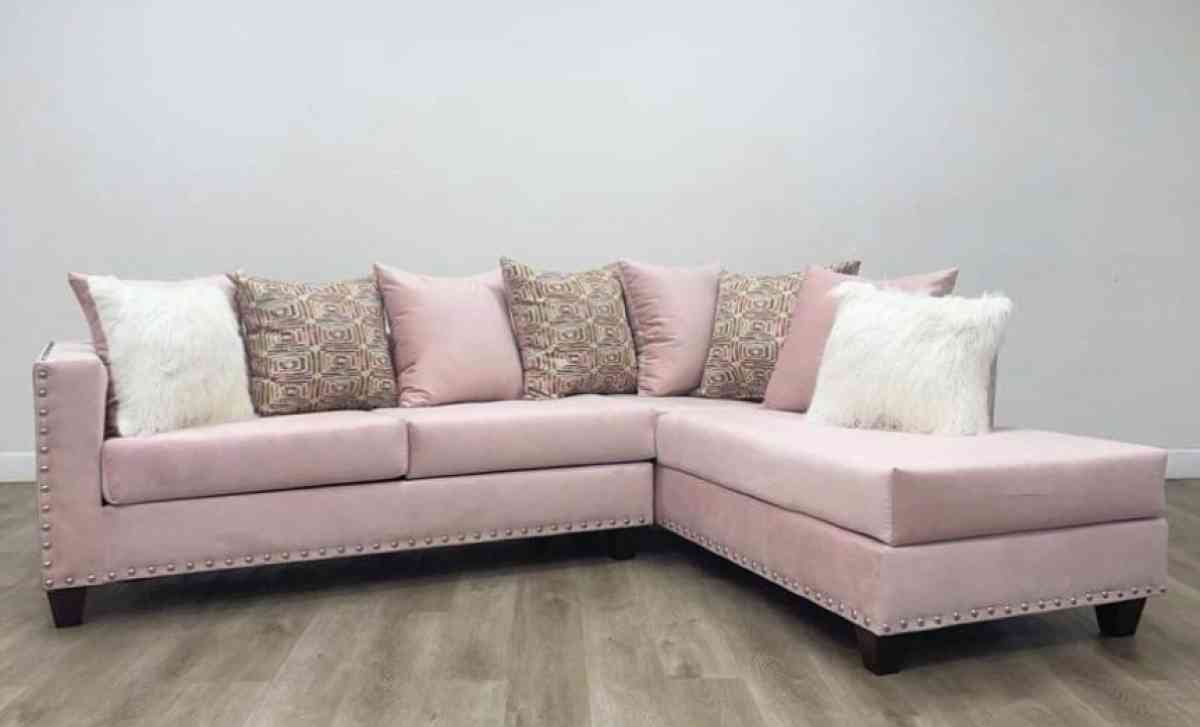 Pink velvet sectional seccional couch - South Bend, Texas