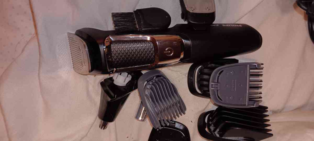 razor one electric the other rechargeable - Knoxville, Tennessee - FleaMarketBay