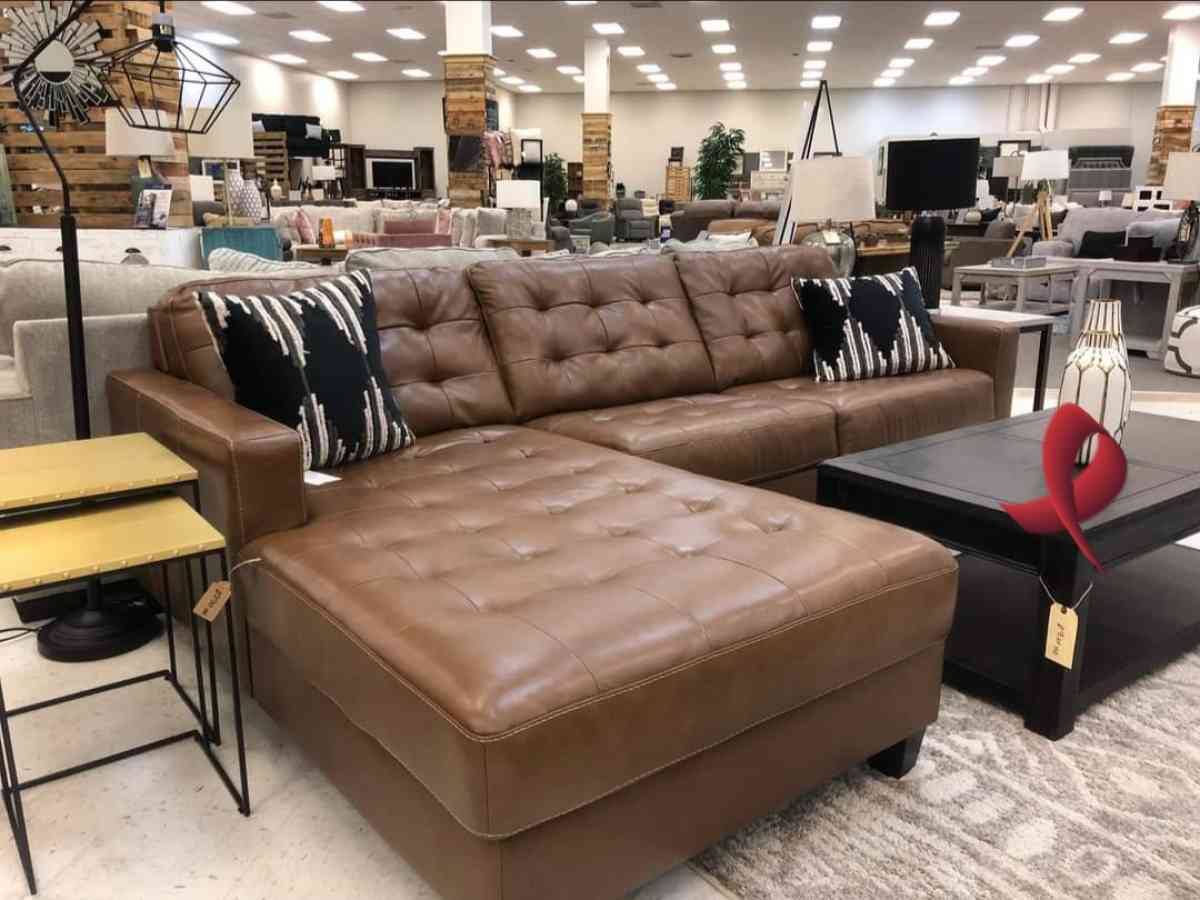 Brown Leather sectional seccional couch - Dallas, Texas