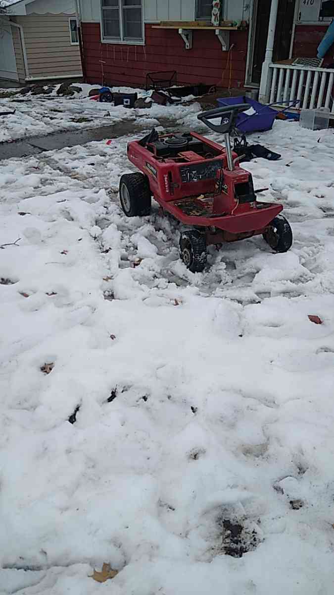 lawn mower - Salisbury, Missouri - FleaMarketBay
