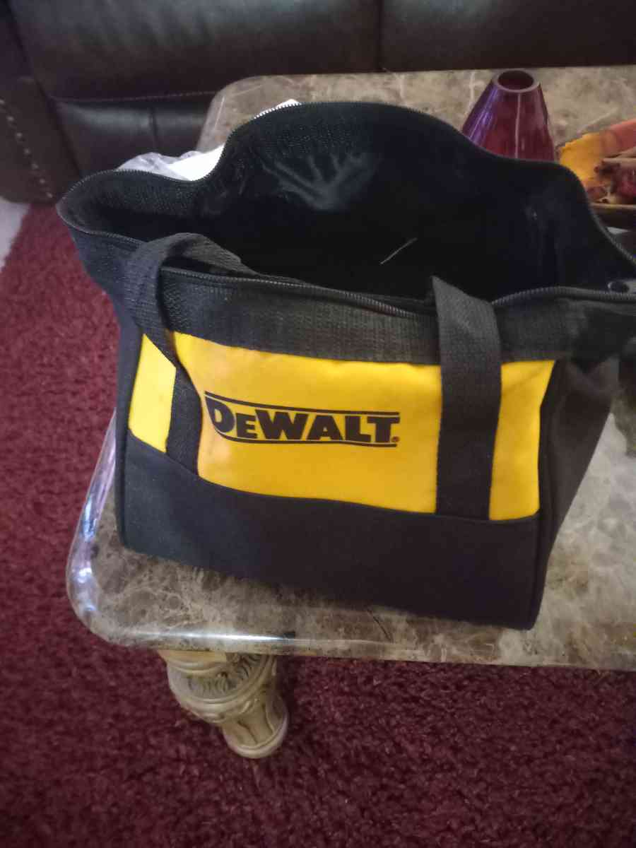 Dewalt 12v drill comes with 2 batteries bits and tote bag ne - Portsmouth, Virginia - FleaMarketBay