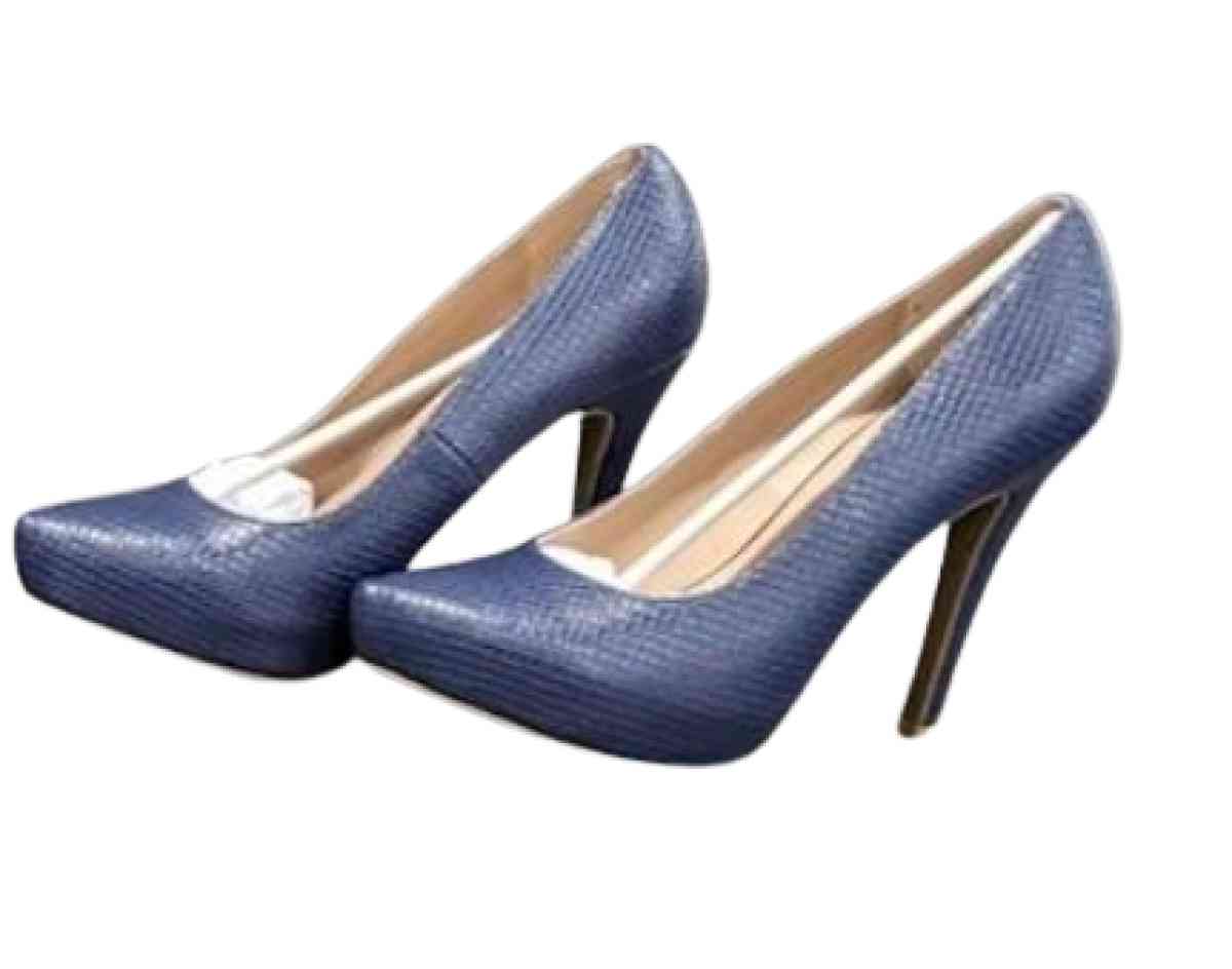 NWBox BCBG Womens Heels - Chicago Heights, Illinois - FleaMarketBay