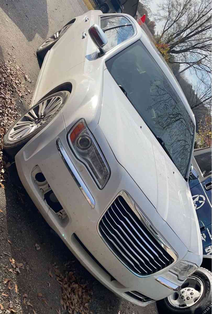 White 2013  Chrysler 300C Sedan 4D - Lawrenceburg, Tennessee - FleaMarketBay