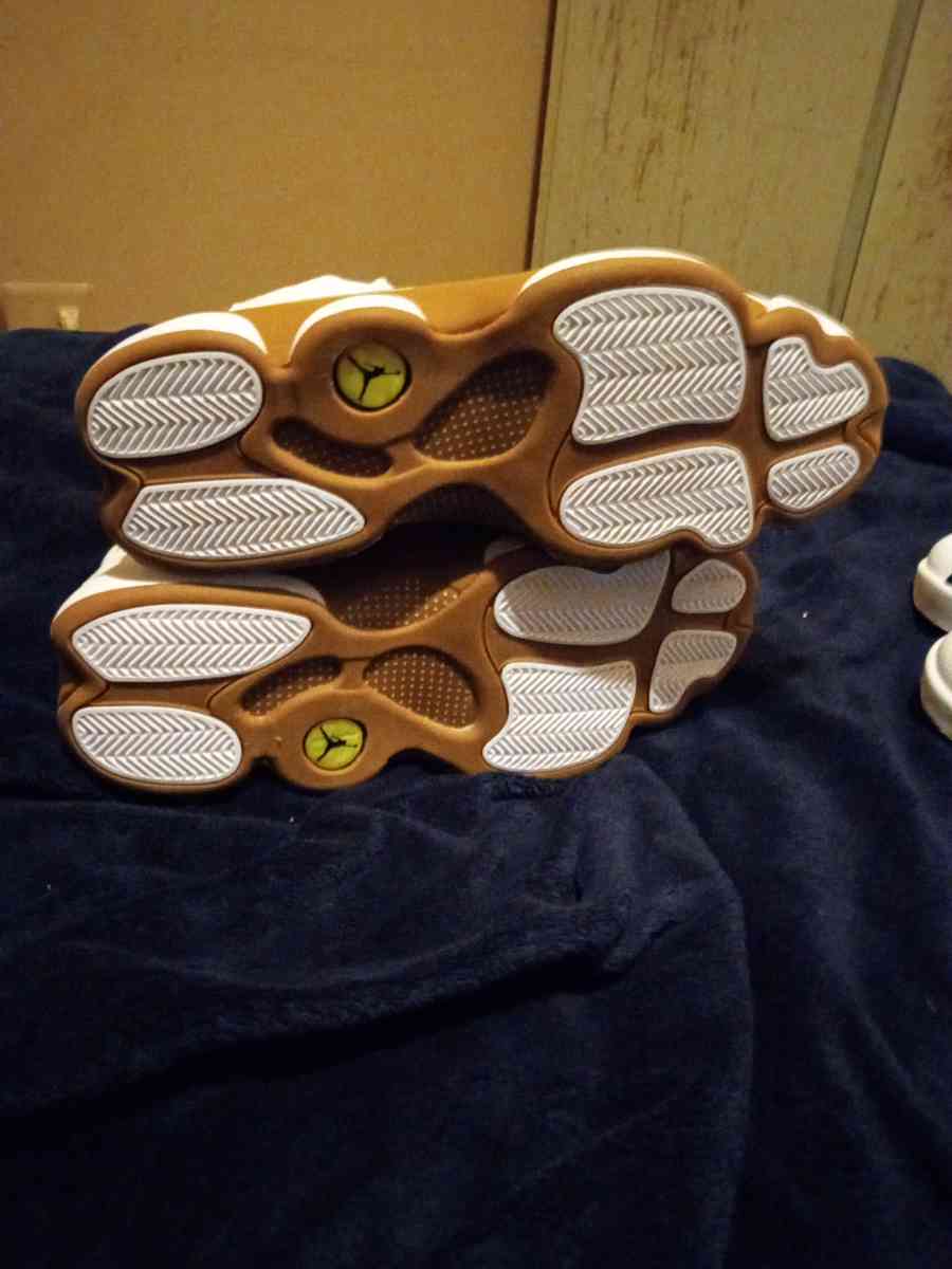 Jordan retro 13  authentic size 12 - Detroit, Michigan - FleaMarketBay