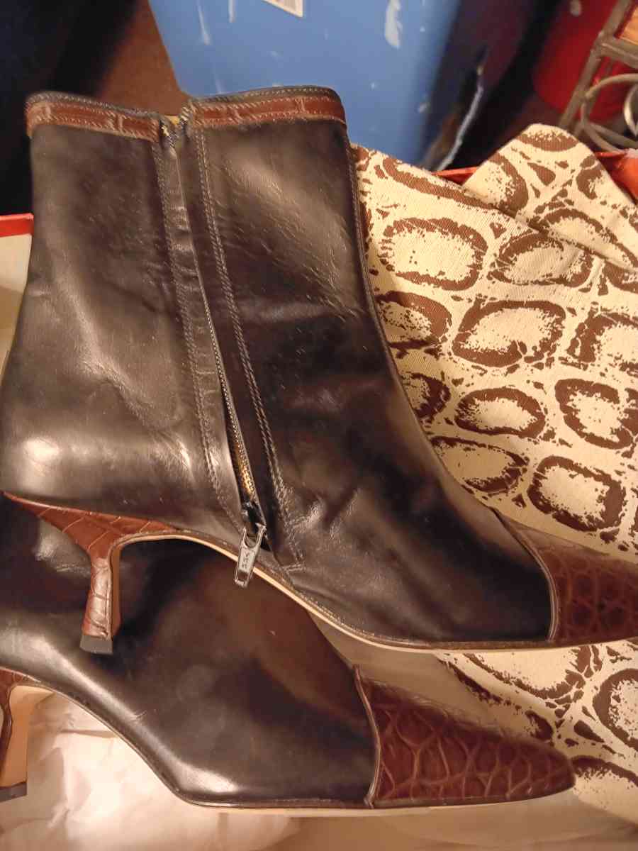 genuine alligator ankle boots size 7 and a half - Antioch, California - FleaMarketBay