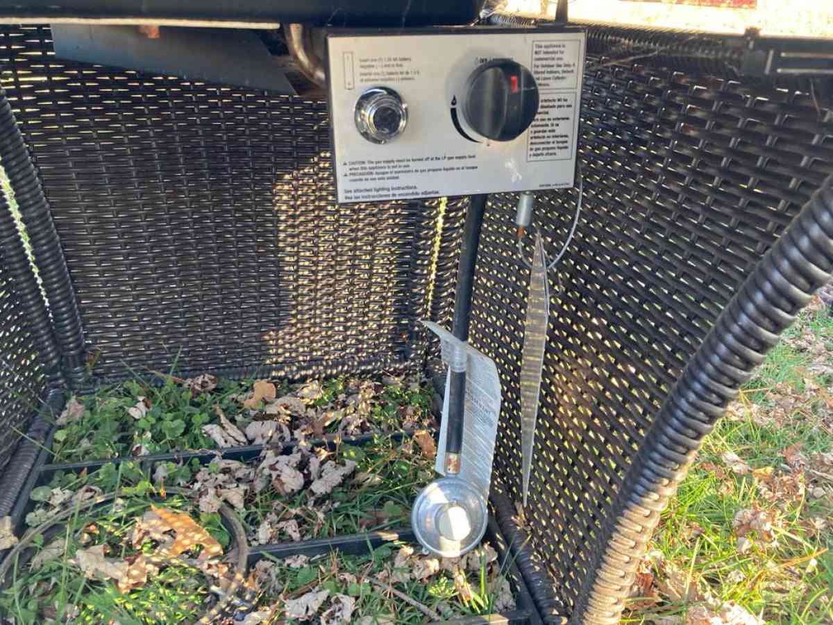 patio furniture  with fire pit table - Louisville, Kentucky - FleaMarketBay