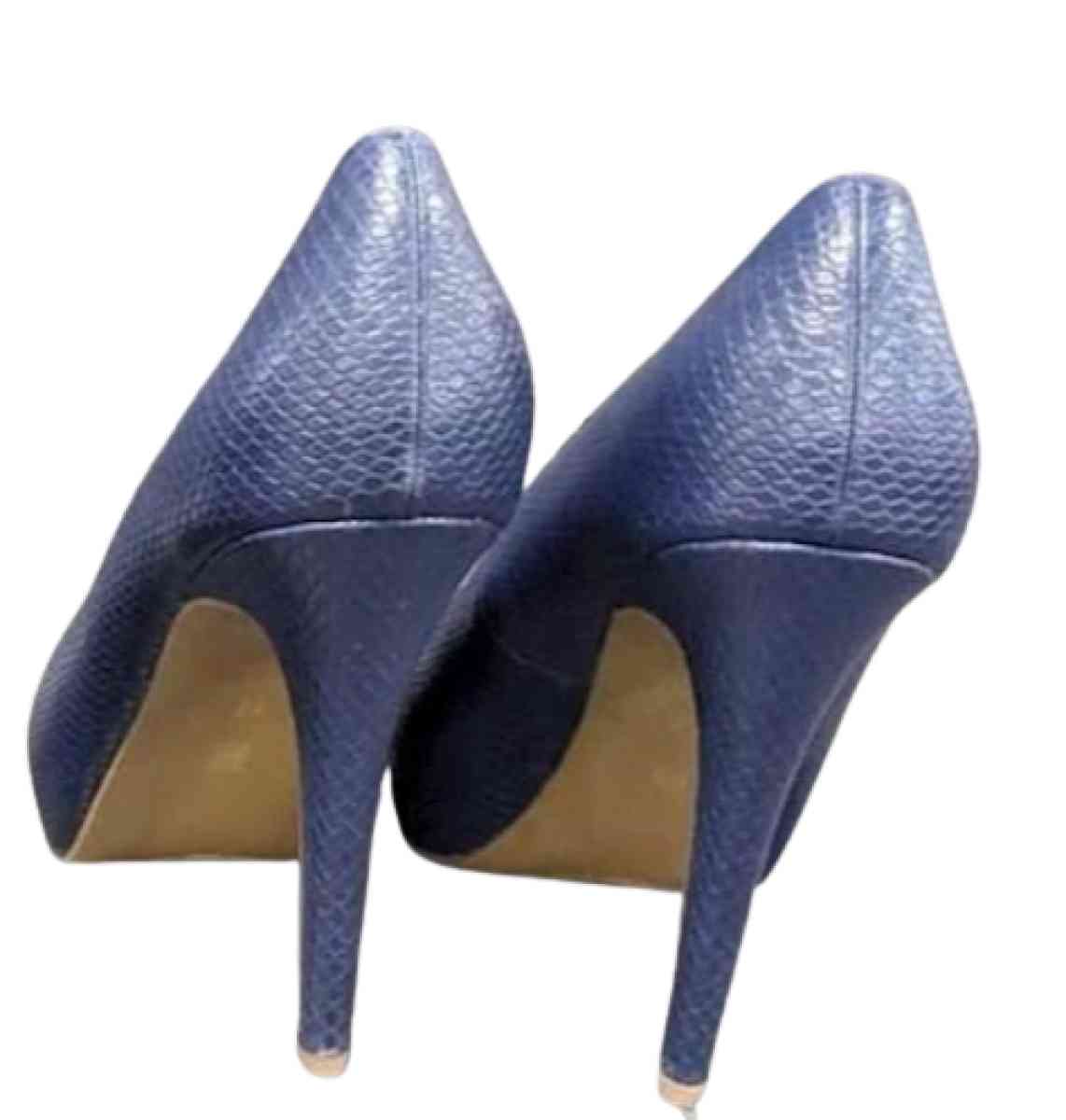 NWBox BCBG Womens Heels - Chicago Heights, Illinois - FleaMarketBay